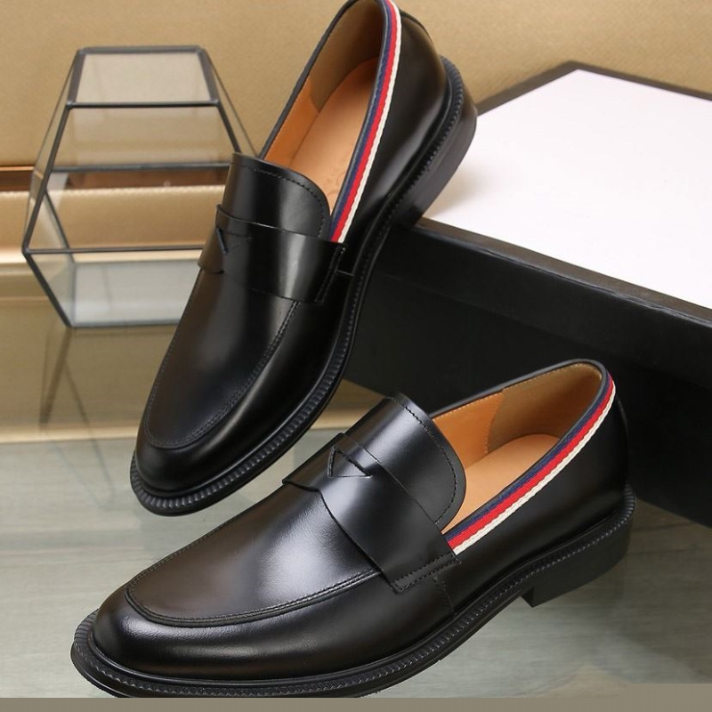 G*u*i leather shoes